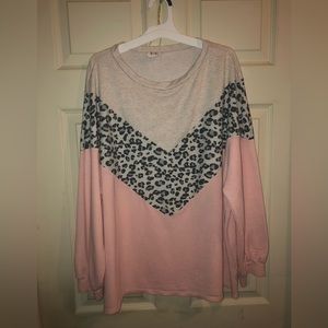 Pullover oversized lightweight sweatshirt, size M, long sleeve, animal print,